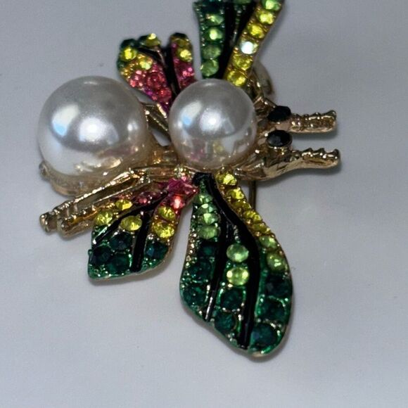 NWT Betsey Johnson butterfly rainbow crystal pin/brooch pearl - Picture 4 of 6